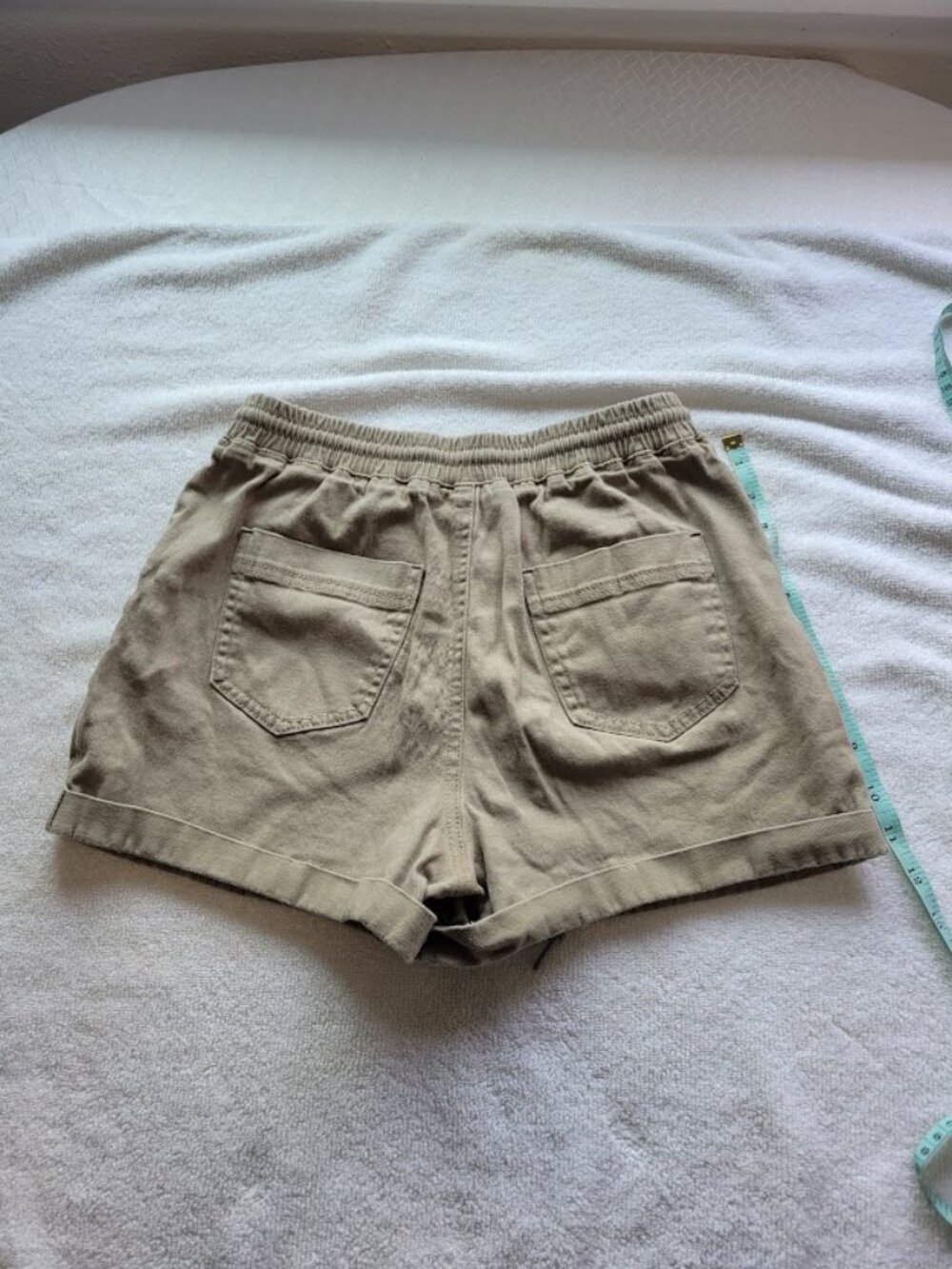 YMI Women's Khaki Pull-On Shorts Size Medium